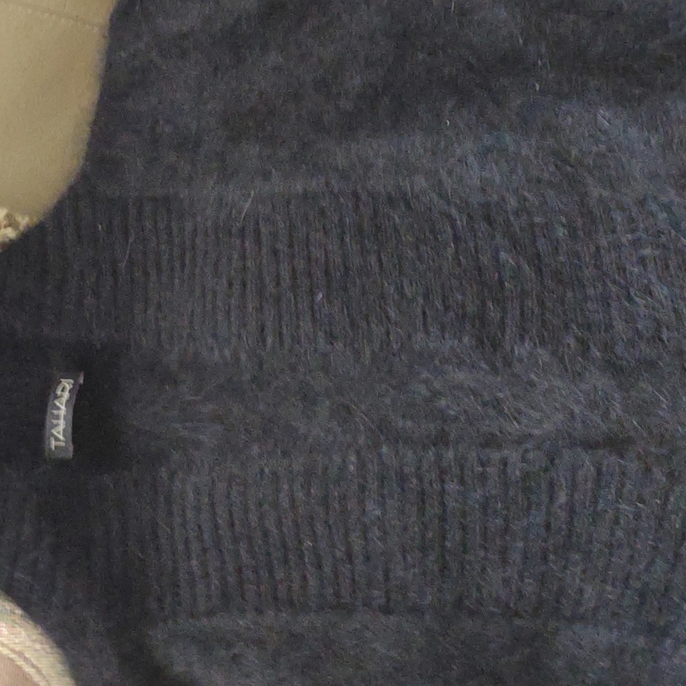 TAHARI CROPPED SWEATER